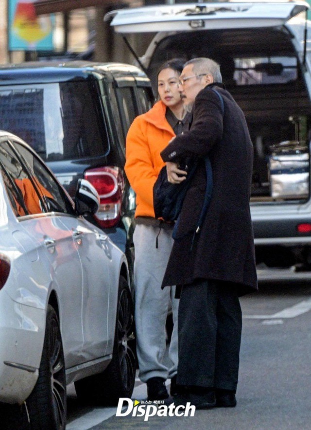 Những năm trở lại đây, Hong Sang Soo - Kim Min Hee liên tục lọt vào ống kính của người qua đường khi sóng đôi bên nhau. Ảnh: Nate