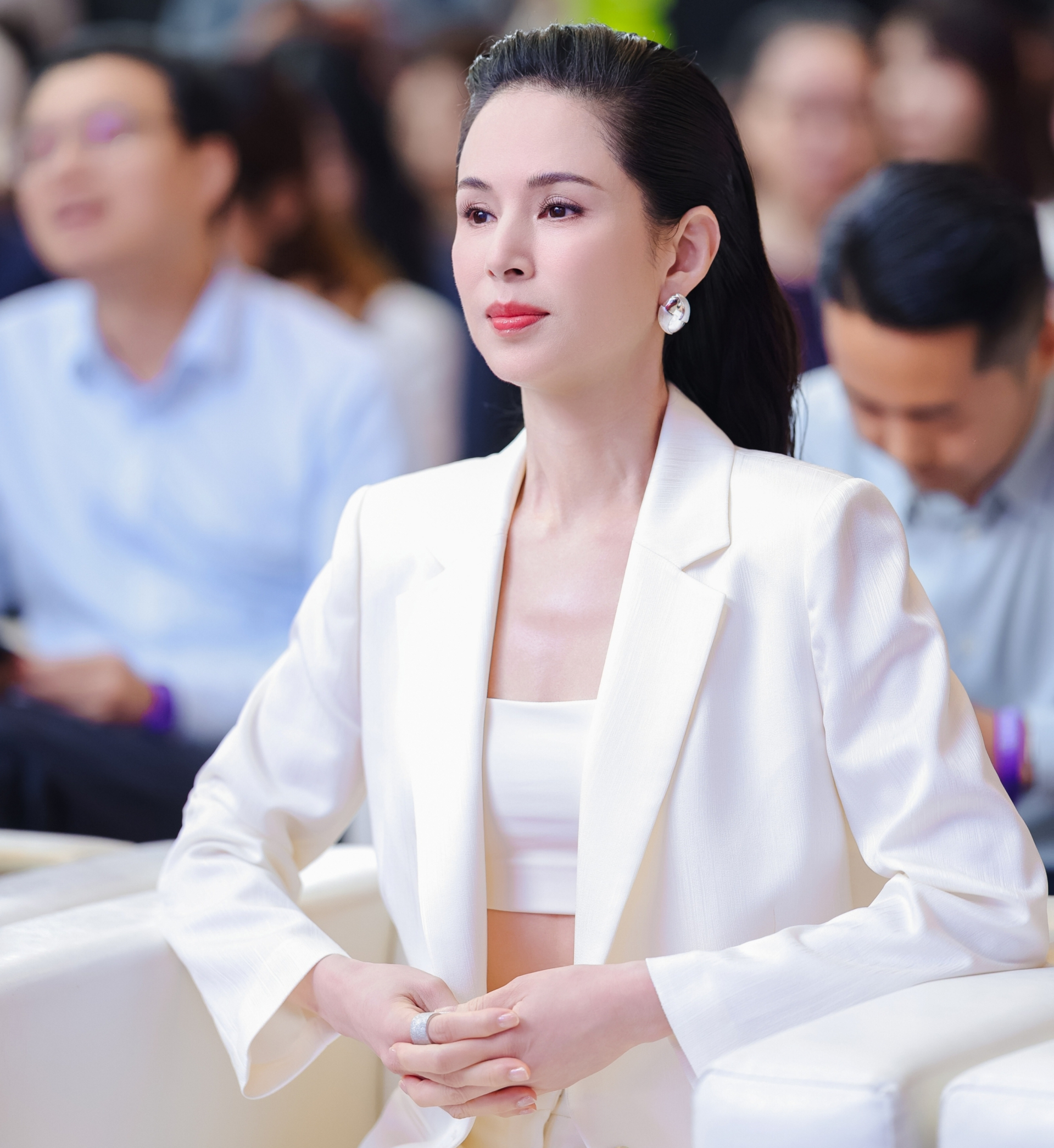 Khán giả bình luận vui rằng Lý Nhược Đồng không giống con người bình thường