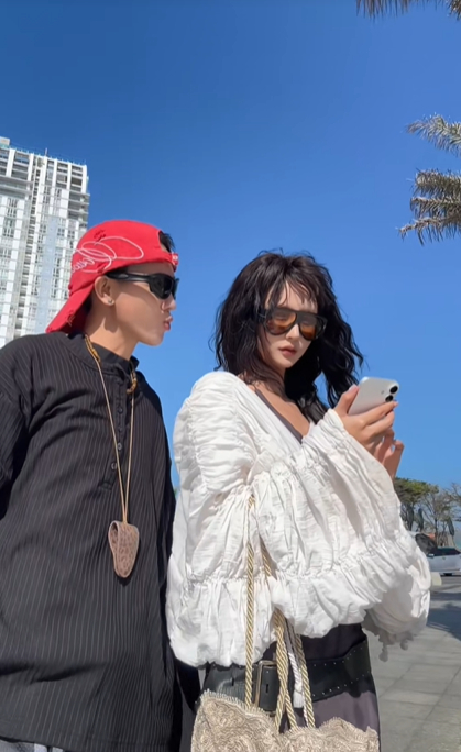 Trần Dương bất ngờ xuất hiện bên cạnh Lâm Minh, thu hút sự chú ý của cộng đồng mạng