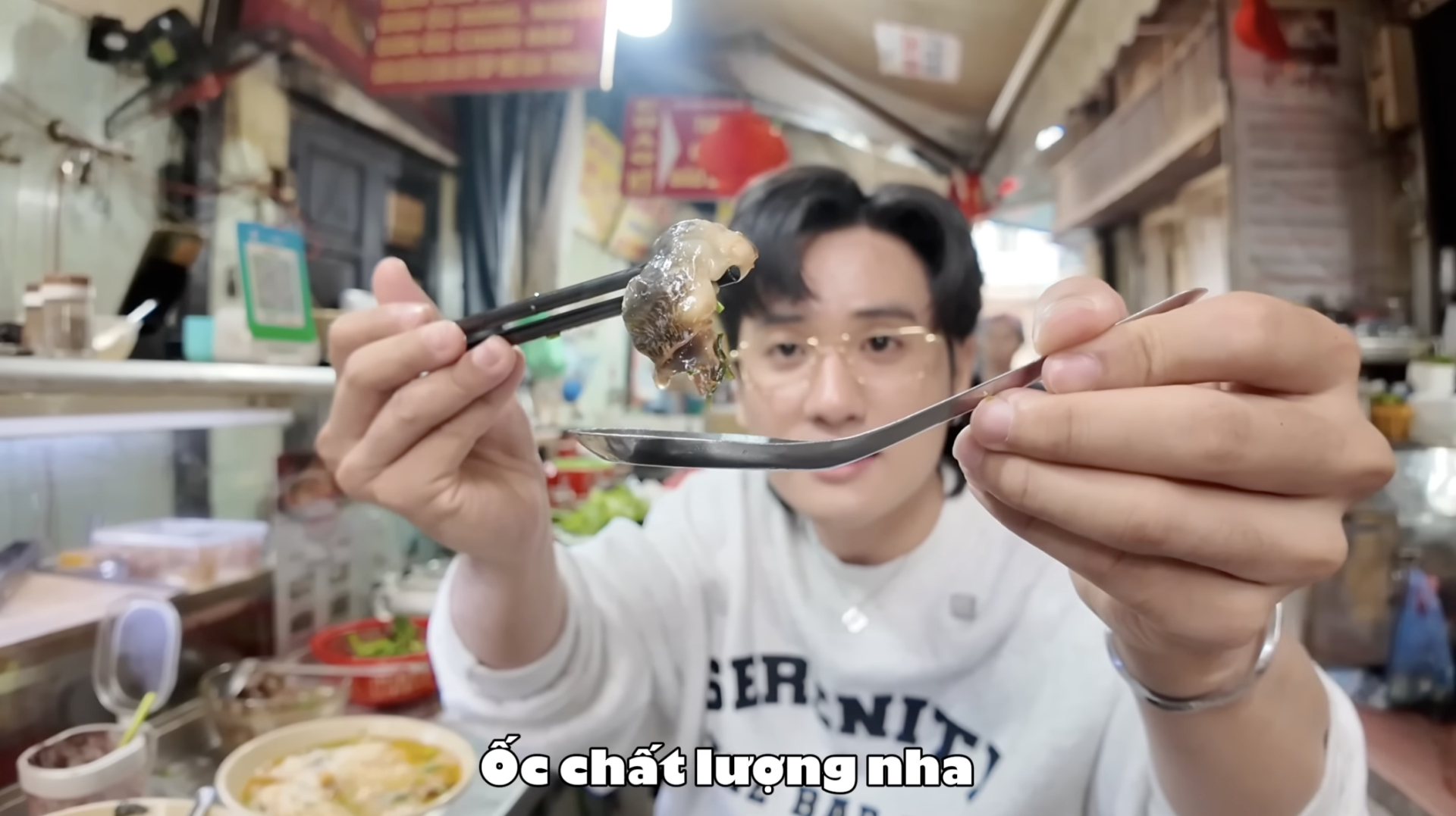 Ồn ào bát bún riêu 80k ở chợ Đồng Xuân: Bà chủ tố Tiktoker “nói sai sự thật”, Quan Không Gờ phản pháo!