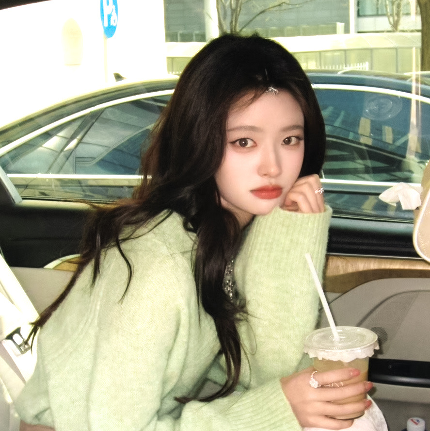 Camera quay lén cặp đôi ngôn tình nửa đêm hôn nhau ngoài đường: Nhà gái đẹp như thiên sứ, bảo sao ai cũng si mê