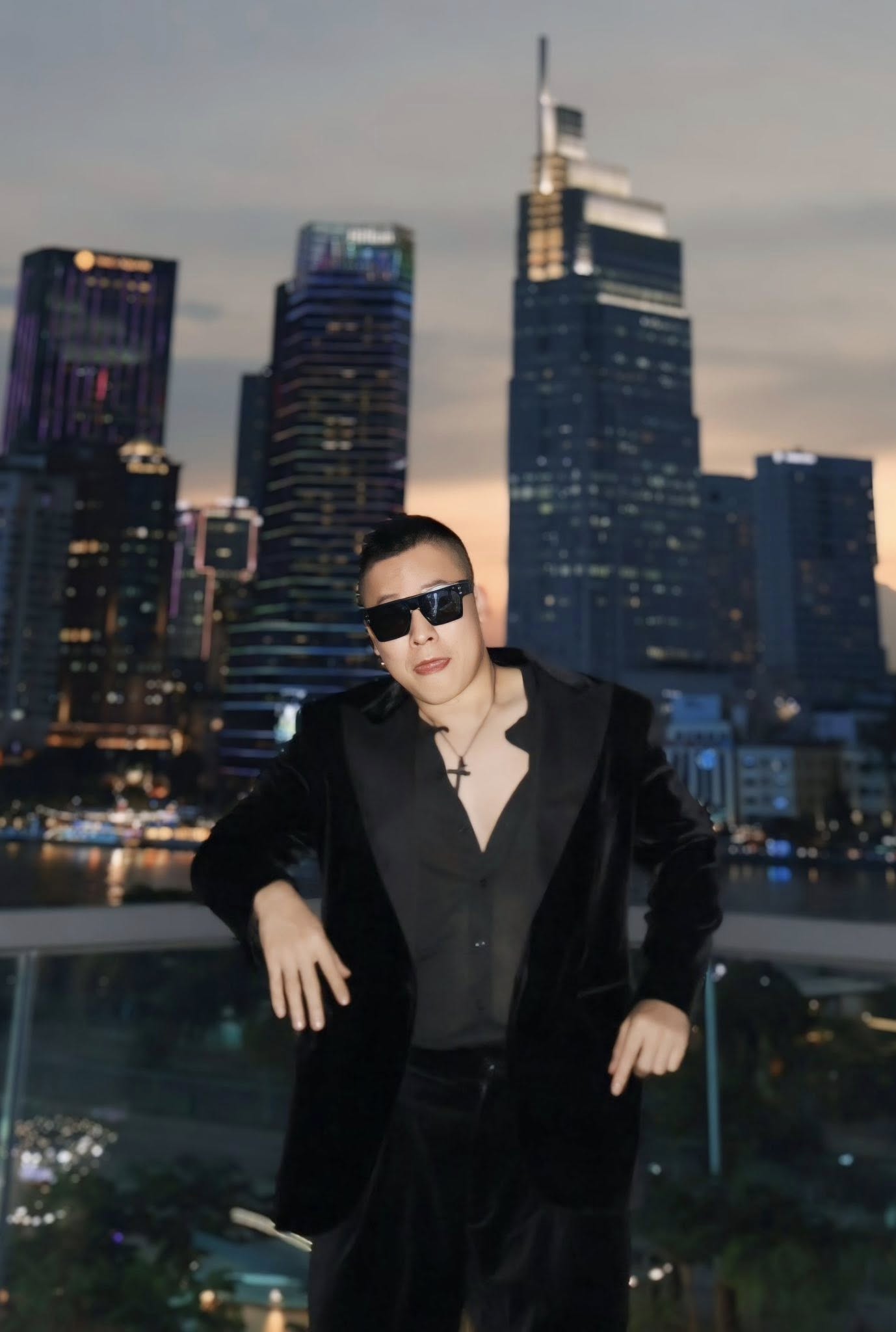 Vũ Khắc Tiệp ít xuất hiện nhiều như trước, thỉnh thoảng góp mặt trong buổi tiệc sang trọng của bạn bè