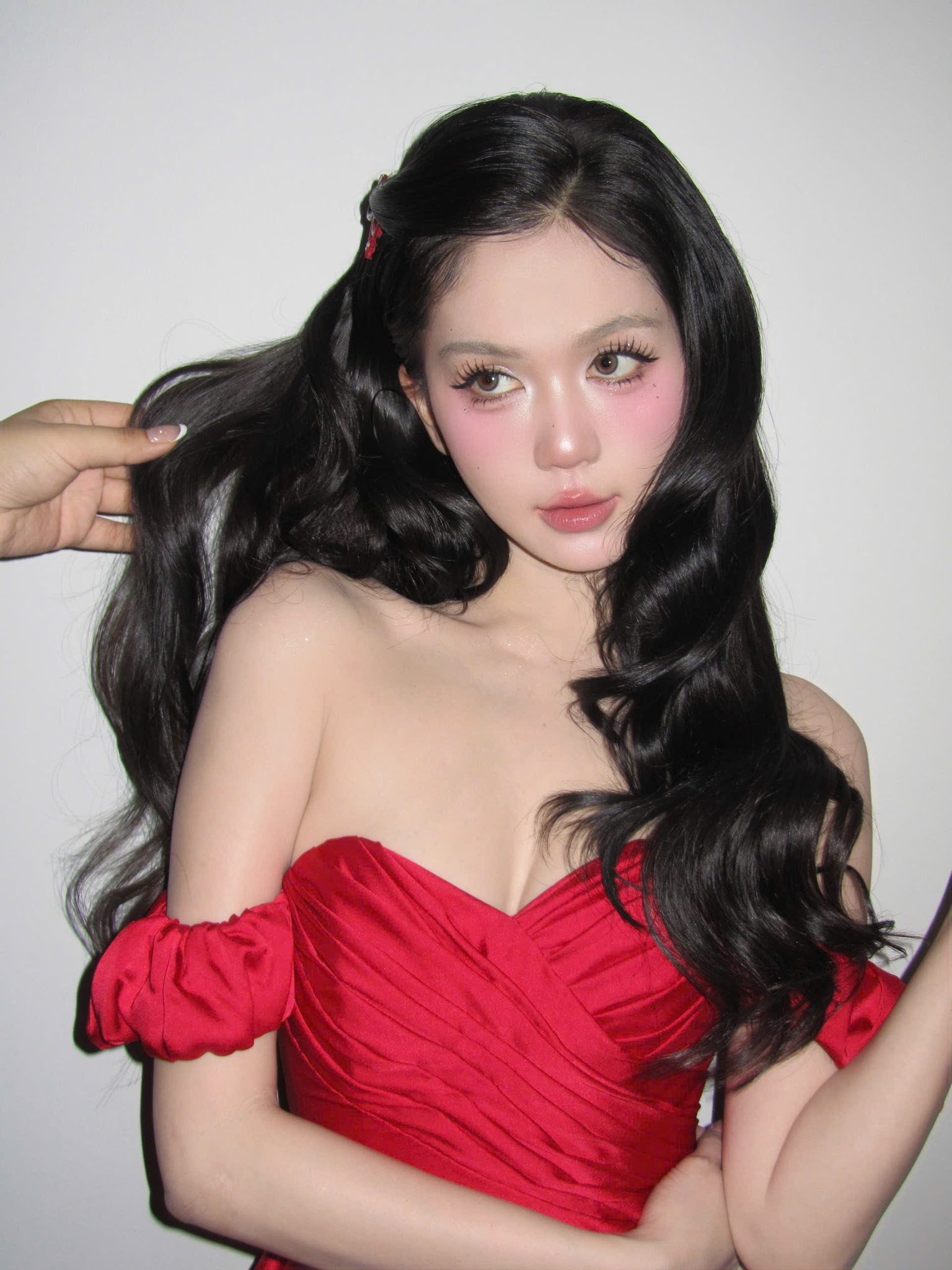 Hiện tại Ngọc Trinh nhận phim, mở quán ăn và livestream bán hàng