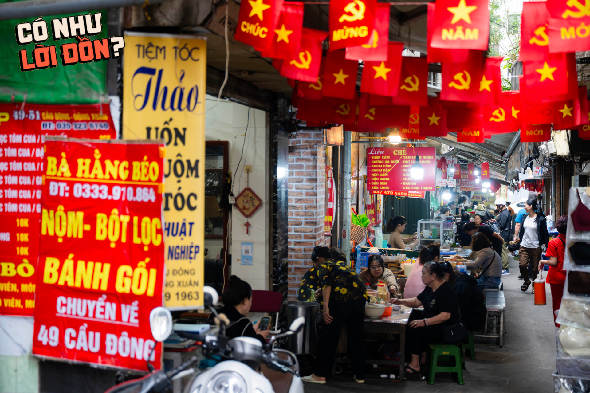 Đường đi vào quán bún riêu ở chợ Đồng Xuân