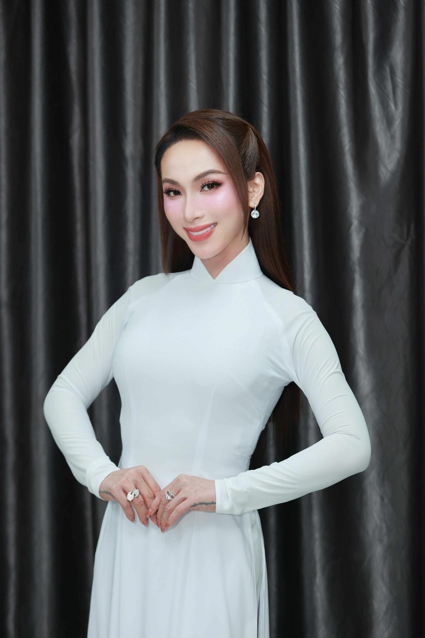 Trước khi kết hôn với Việt kiều Ryan, Lộ Lộ từng trải qua một cuộc hôn nhân bình thường và có 2 con nhỏ (ảnh: FBNV)