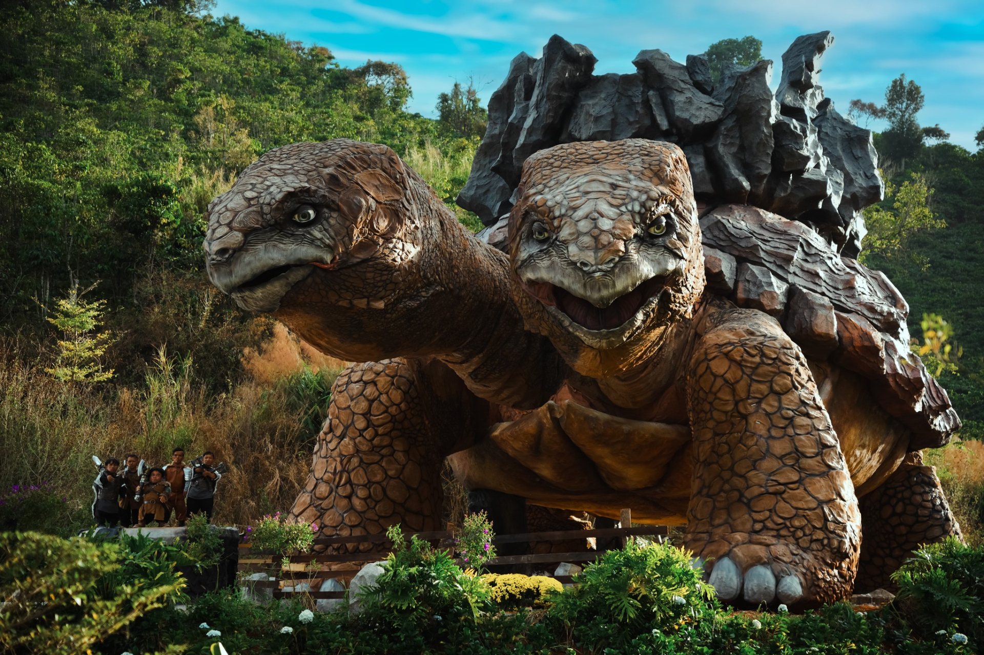 Nơi đây nổi tiếng với các bức tượng con thú được chạm khắc tỉ mỉ, sống động nhờ sự kết hợp giữa công nghệ 3D và chuyển động cơ khí, mang đến trải nghiệm độc đáo chưa từng có. Ảnh: GOD Valley.
