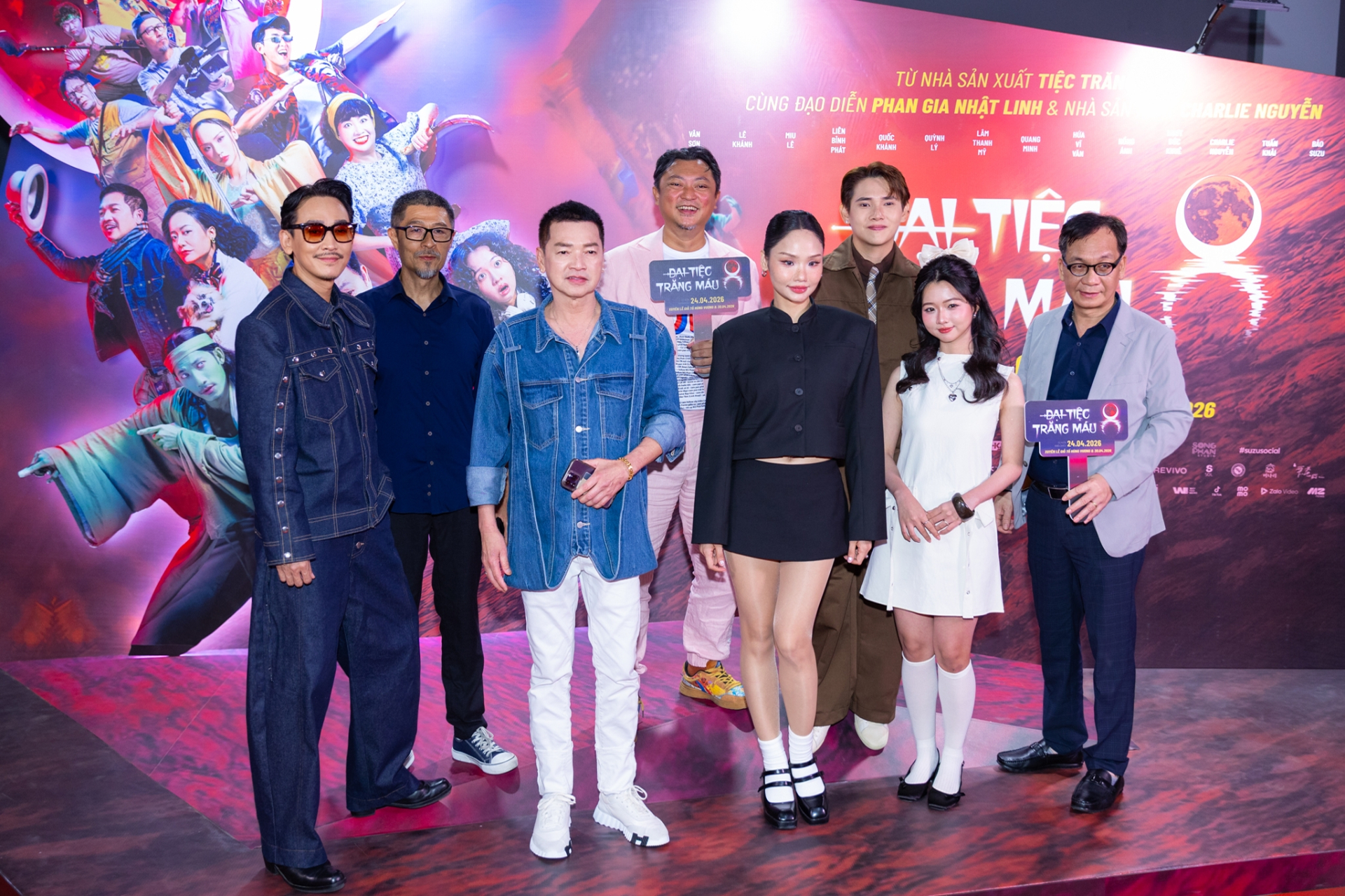 Dàn diễn viên Đại Tiệc Trăng Máu 8 tại showcase ra mắt phim