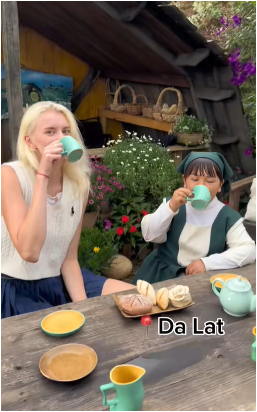 Người phục vụ tí hon và thân thiện.