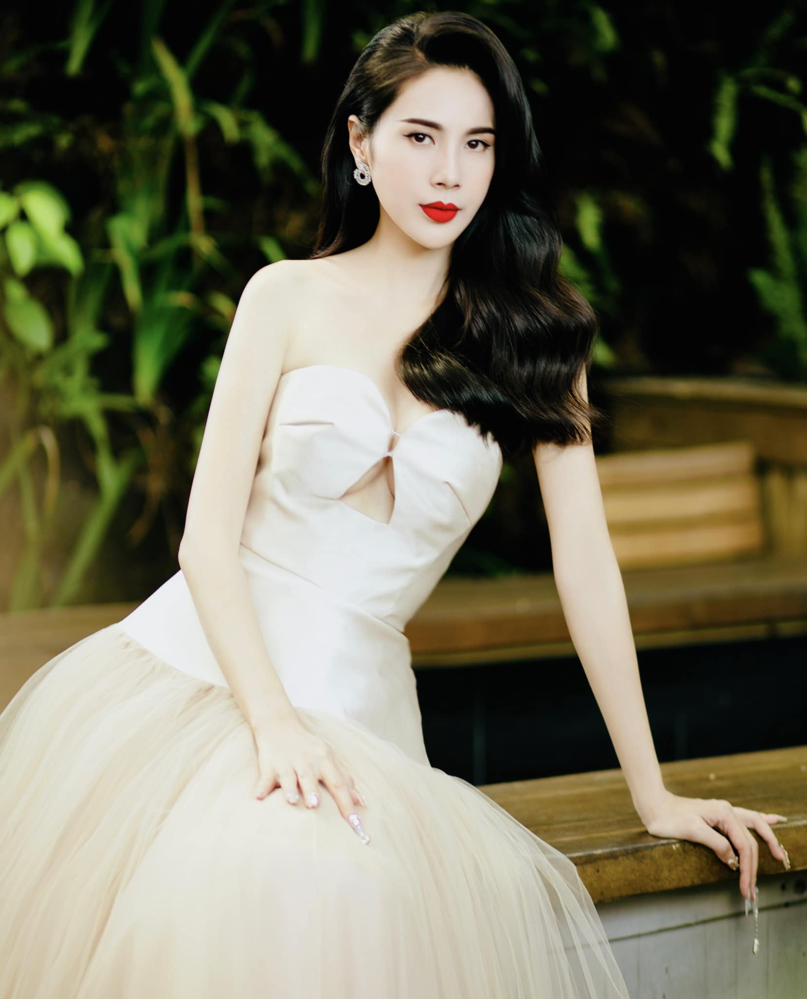 Vào năm 2020, cô vướng ồn ào liên quan đến hoạt động từ thiện. Ảnh: FBNV