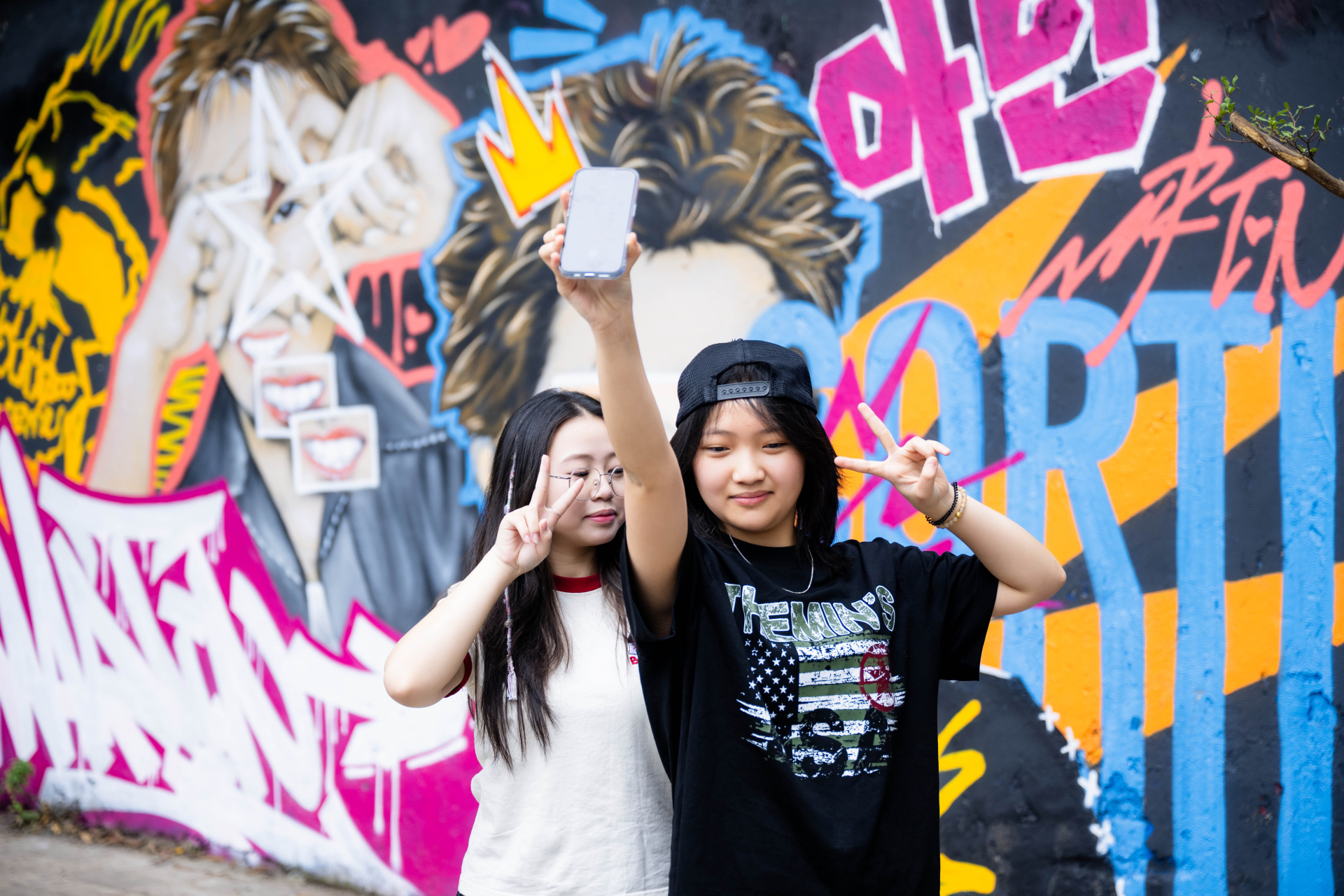 Bức tường thu hút hiều bạn trẻ đến check-in mừng sinh nhật thần tượng