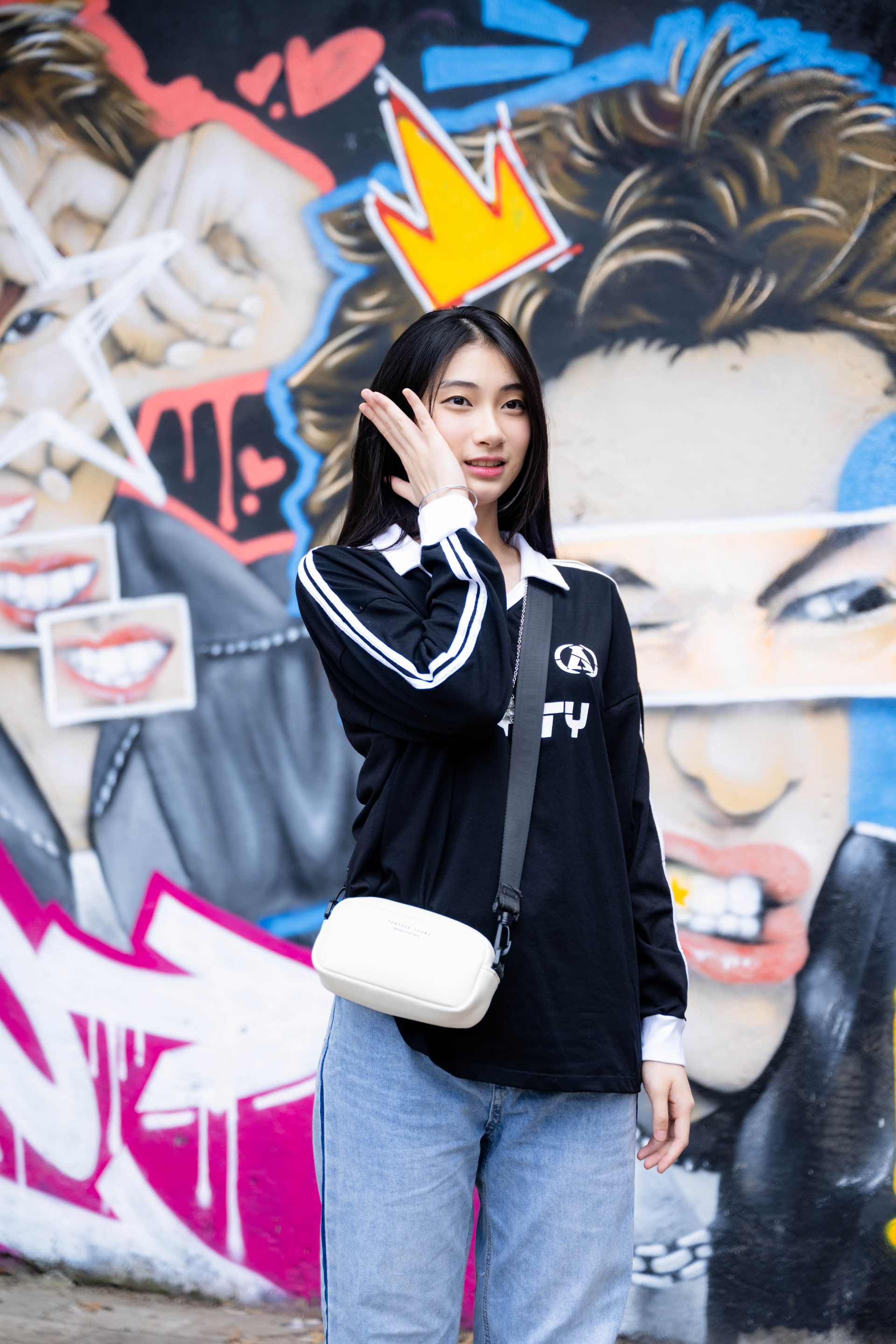 Hội fangirl lên đồ và tạo dáng giống với Martin (CORTIS)