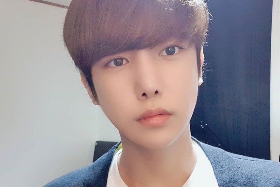 Mẹ Lee Chi Hoon quyết định dùng hết số tiền nam ca sĩ để lại vào việc làm từ thiện. Ảnh: Naver