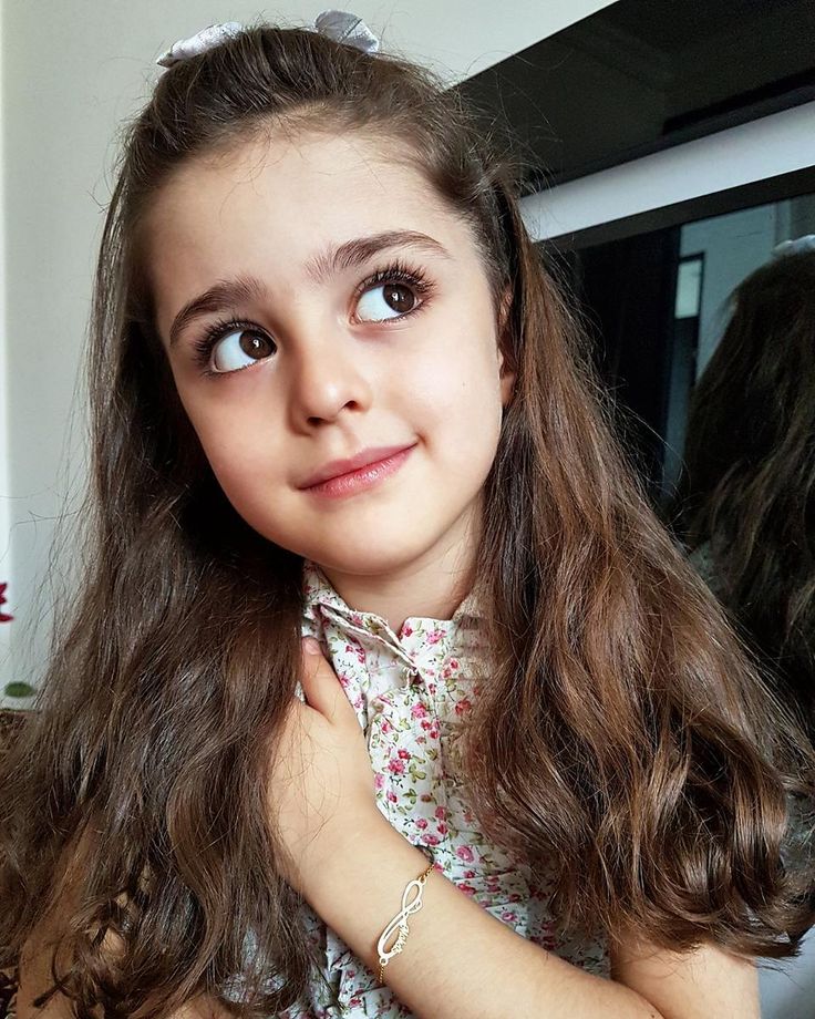 16 năm sau của bé gái đẹp đến mức bố đã nghỉ việc để làm vệ sĩ riêng