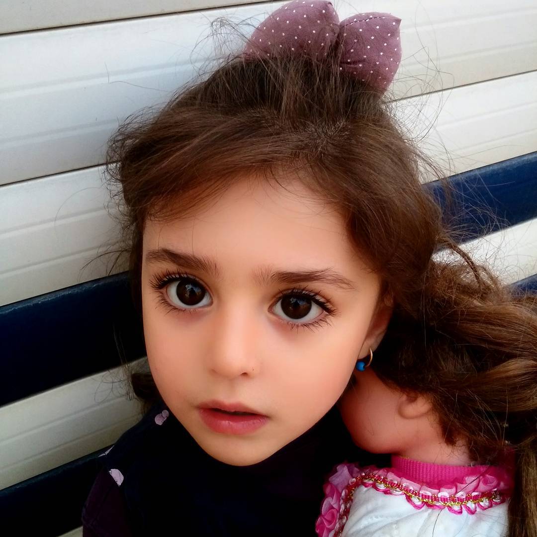 16 năm sau của bé gái đẹp đến mức bố đã nghỉ việc để làm vệ sĩ riêng