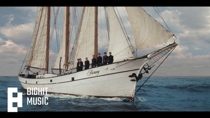 Album gồm 14 ca khúc, trong đó có SWIM giữ vai trò ca khúc chủ đề (Ảnh: YouTube)