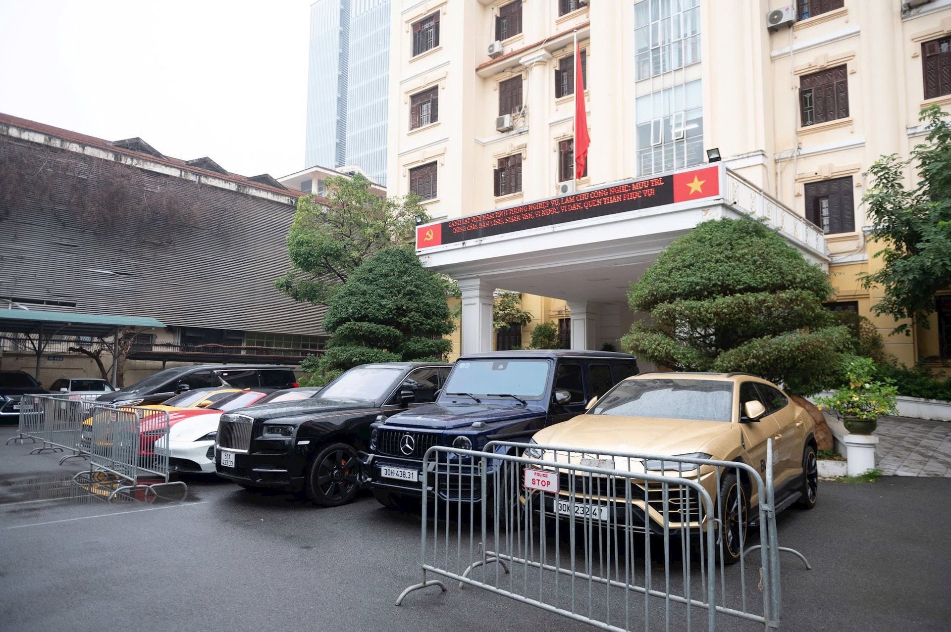 Cận cảnh khối tài sản gây choáng của Mr Pips: 41 ô tô hạng sang, 45 sổ đỏ, hơn 1.000 miếng vàng,... bị kê biên