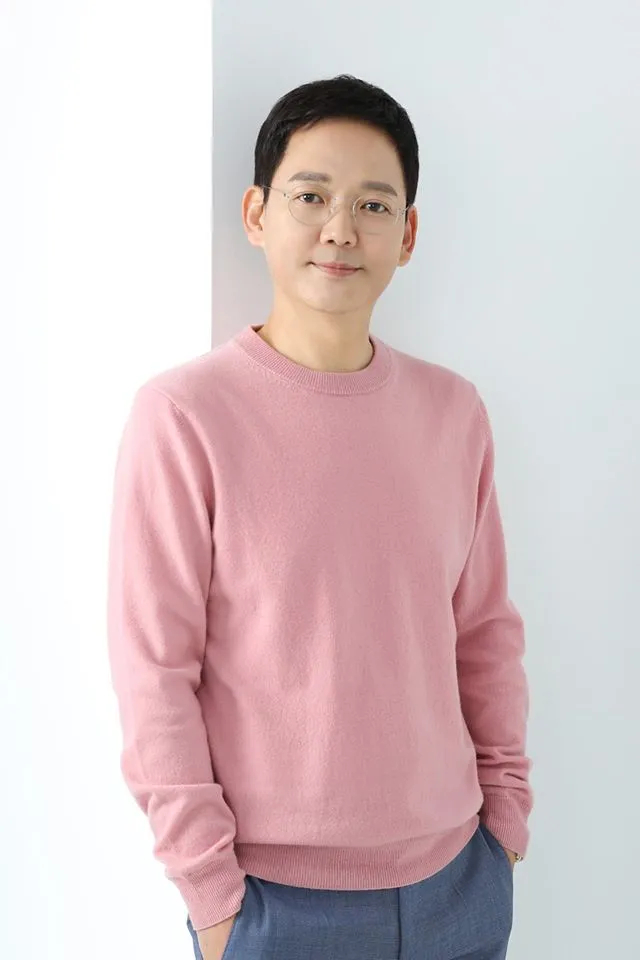 Kim Min Woo lâm cảnh nợ nần, gặp nguy khốn trùng trùng sau khi bị hàng xóm thiêu rụi phòng thu cá nhân. Ảnh: Naver