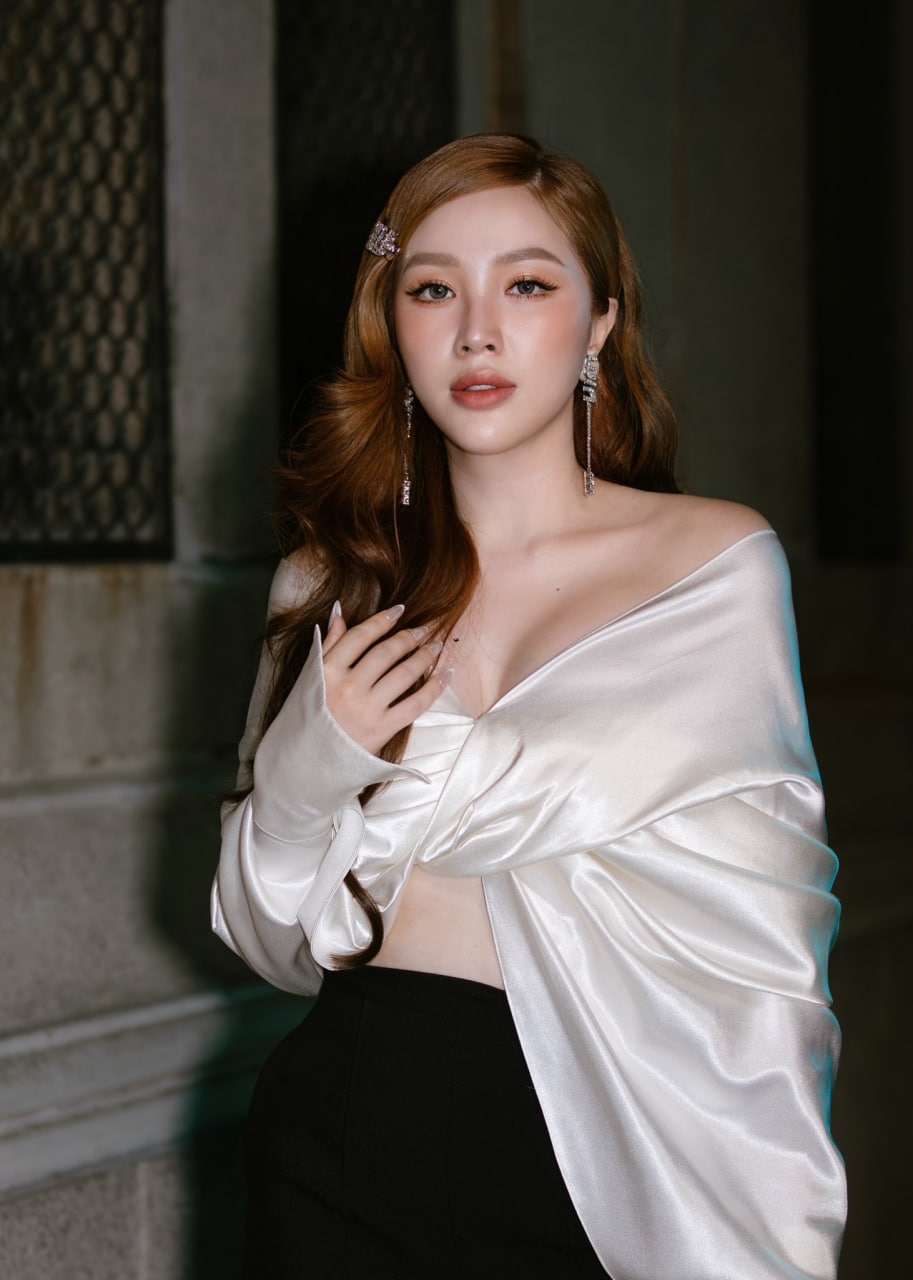 khán giả nhận định các bài hát của Bảo Thy đã cũ kỹ, thiếu sự đột phá và vẫn mang đậm màu sắc của mười năm trước (Ảnh: FBNV)