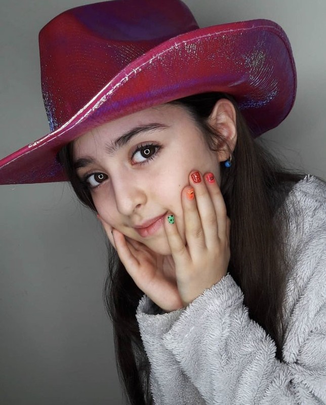 Những năm sau đó, thỉnh thoảng Mahdis Mohammadi vẫn chia sẻ hình ảnh lên mạng xã hội, phong độ nhan sắc chưa hề có dấu hiệu giảm đi.