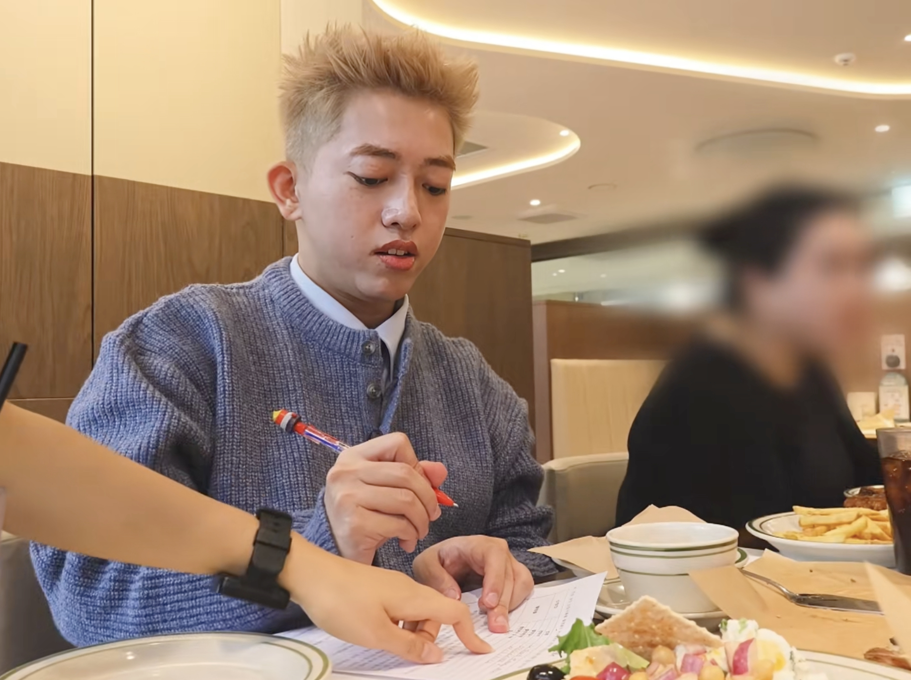 Nam TikToker phải điền biên bản che mời mặt nhân viên và khách hàng khi quay nội dung tại đây