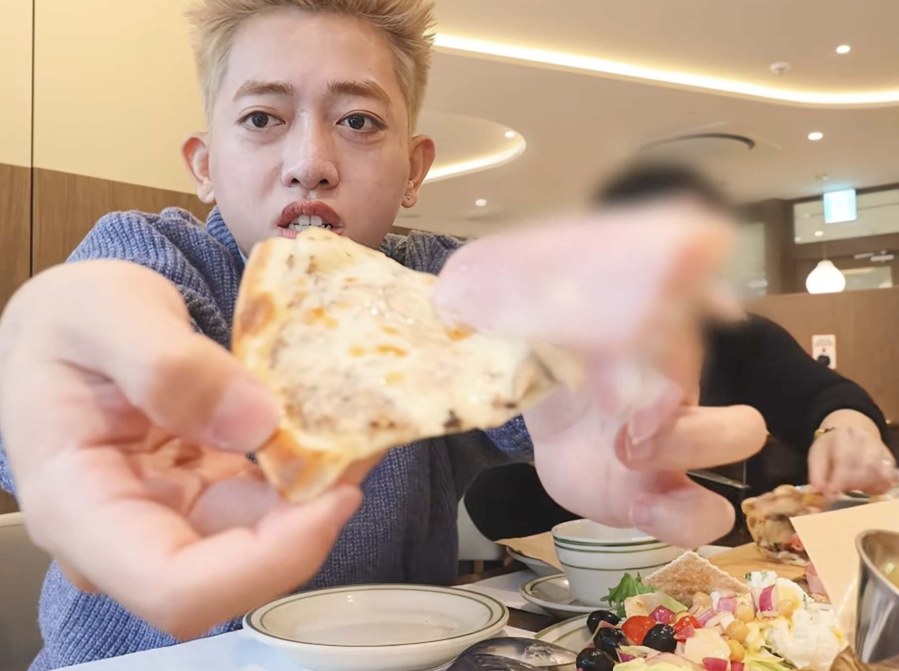 TikToker Việt 1,9 triệu follow Hoàng Anh Panda bất ngờ bị lập biên bản ngay giữa nhà hàng ở Hàn Quốc