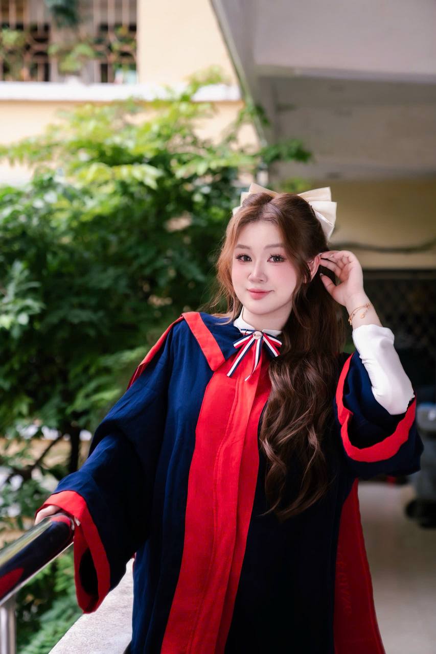 Nữ sinh Hoàng Hoa Tuệ Giang 