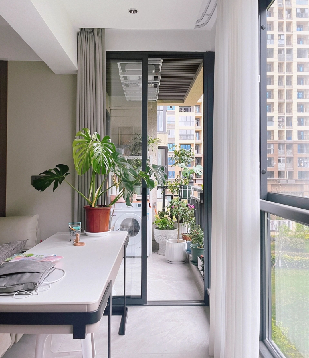 Cải tạo ban công 8m2 quá vi diệu, cái kết khiến hàng xóm cũng muốn 