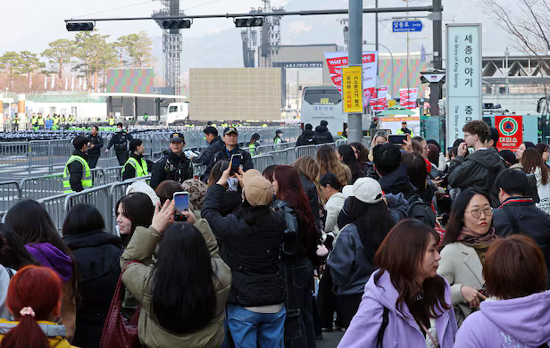 Chính quyền Seoul đã huy động khoảng 3.400 nhân sự từ các cơ quan chức năng, trong khi ban tổ chức bổ sung thêm 4.800 người hỗ trợ (Ảnh: Chosun)