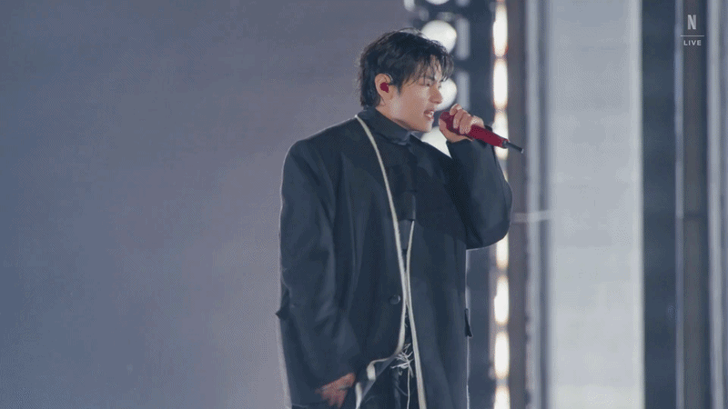 Zoom cận visual Jung Kook - V ở concert Gwanghwamun: Nhan sắc không vết gợn xước, đúng là “mỹ nam đẹp nhất thế giới”!