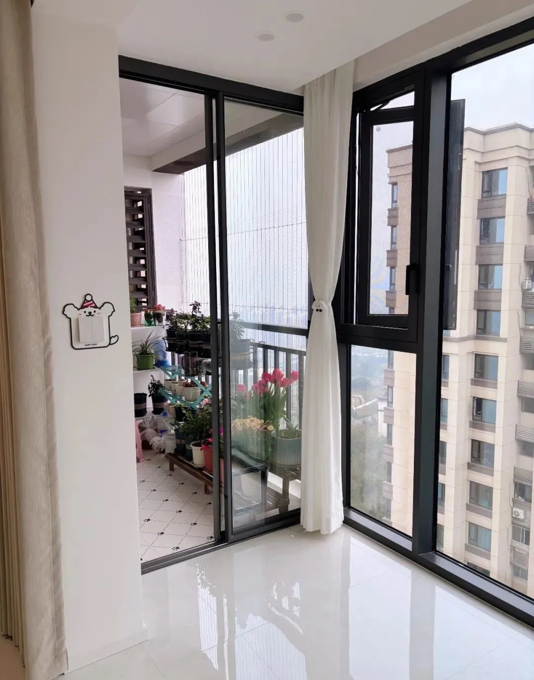 Cải tạo ban công 8m2 quá vi diệu, cái kết khiến hàng xóm cũng muốn 