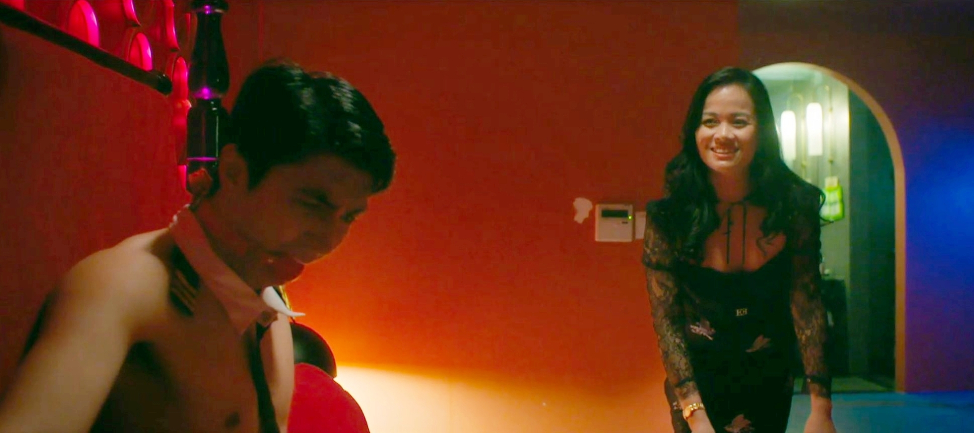 Cảnh quay gây tranh cãi vì những tình tiết bị cho là phản cảm, vượt ngưỡng chuẩn mực đạo đức