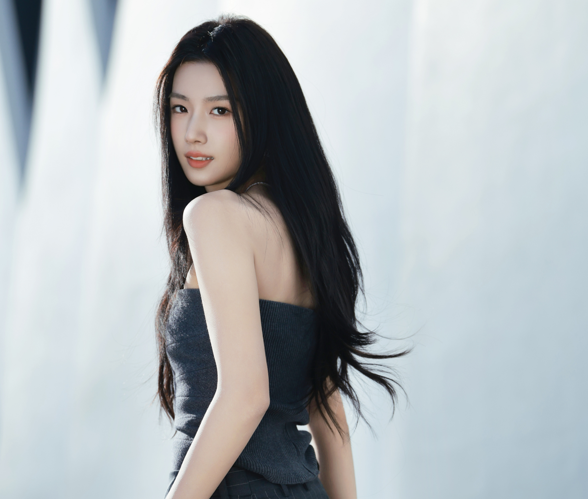 Lư Dục Hiểu giờ đây là ngôi sao 9X được o bế