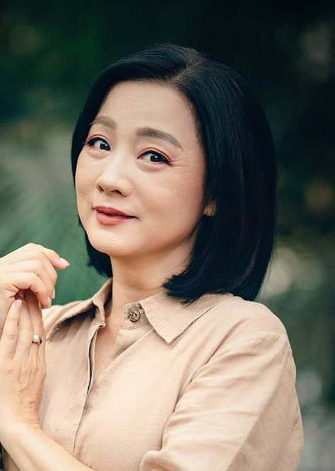 Mỹ Duyên vẫn rất đẹp dù đã ngoài 50