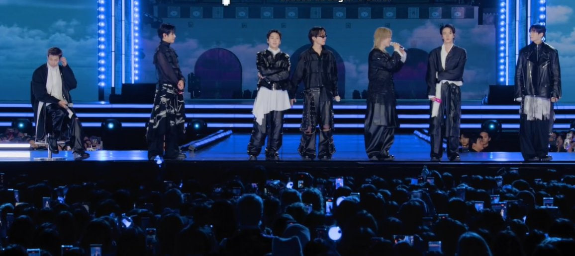 Trưởng nhóm RM phải ngồi ghế biểu diễn một số tiết mục (Ảnh: X)