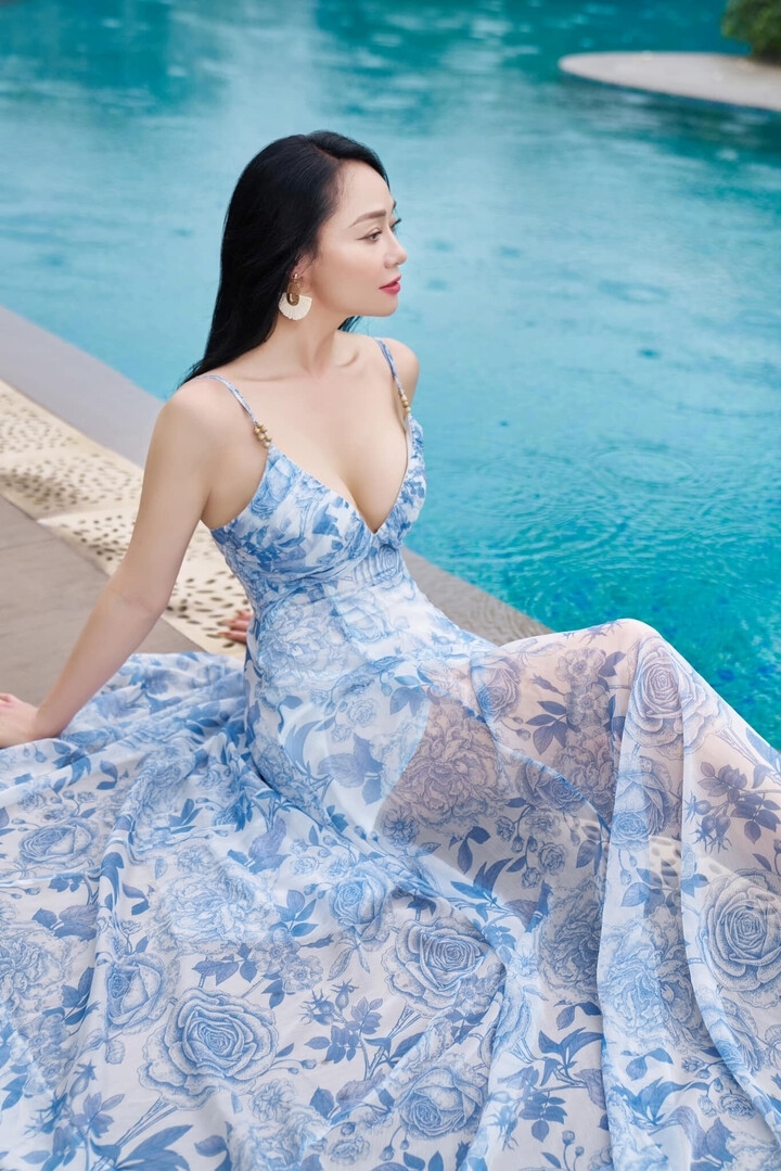 Quách Thu Phương không ngại khoe vóc dáng nổi bật