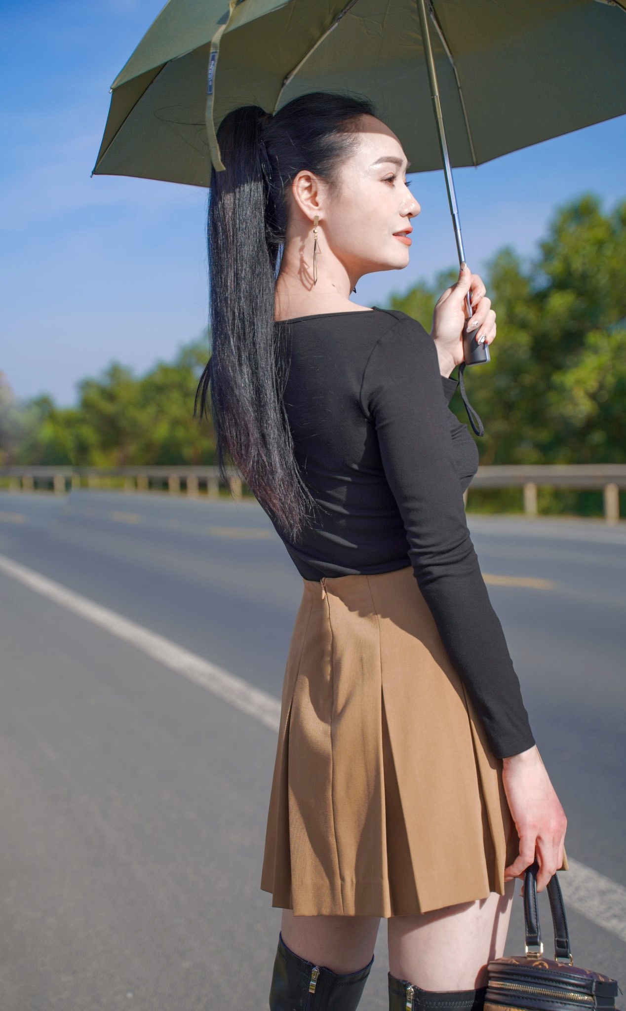 Ngoài đời, Quách Thu Phương có phong cách trẻ trung gợi cảm