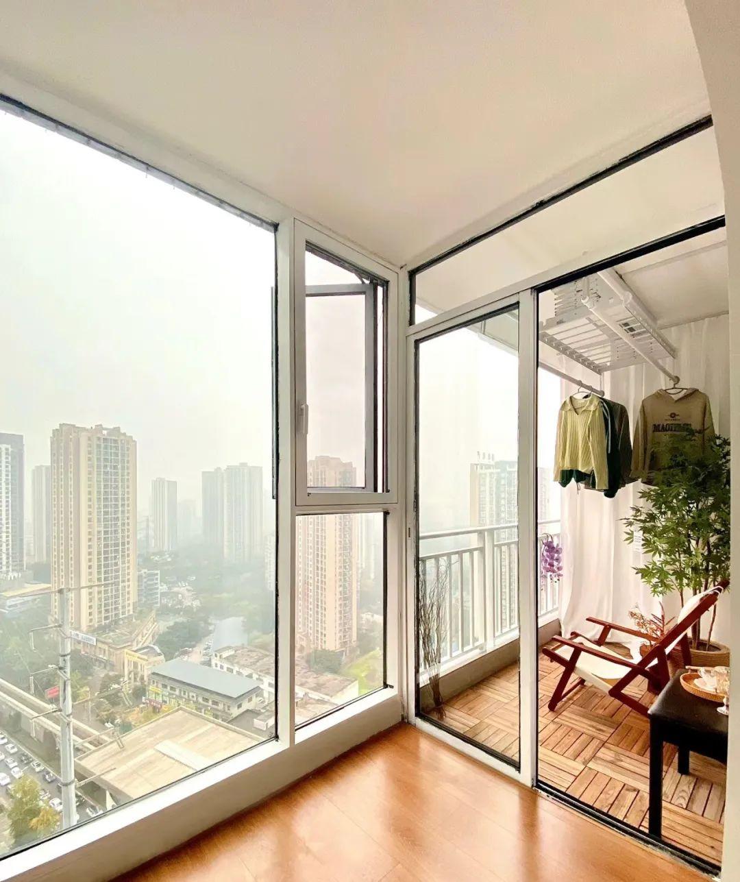 Cải tạo ban công 8m2 quá vi diệu, cái kết khiến hàng xóm cũng muốn 