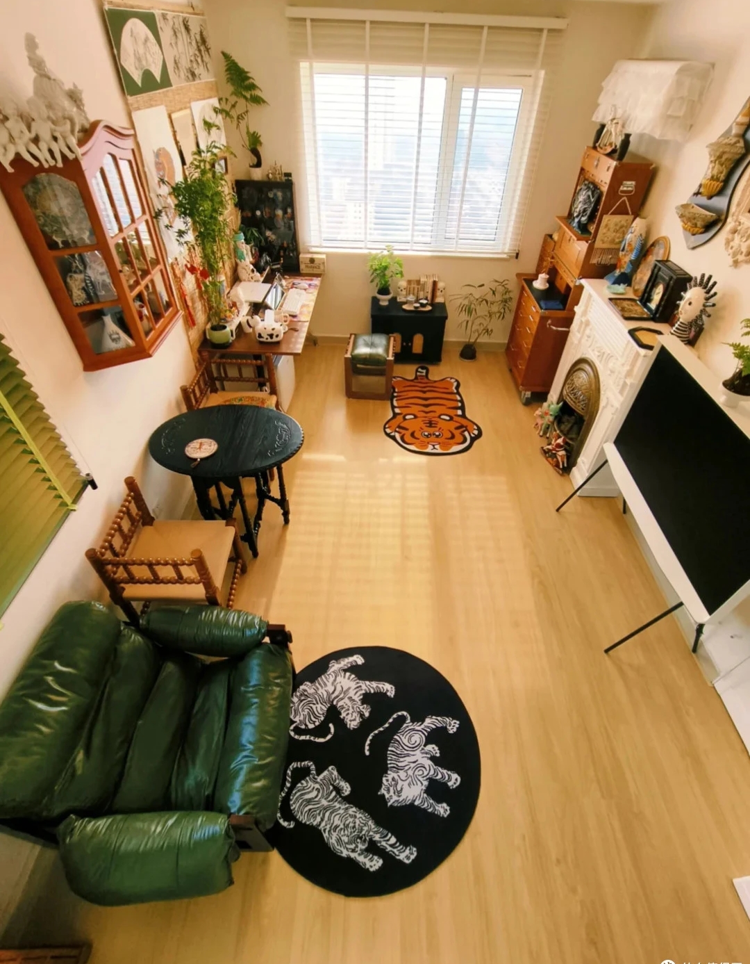 Căn nhà 33m2 của chàng trai sống một mình gây sốt: Phòng ngủ chỉ 3m2 nằm ngay trong phòng khách!