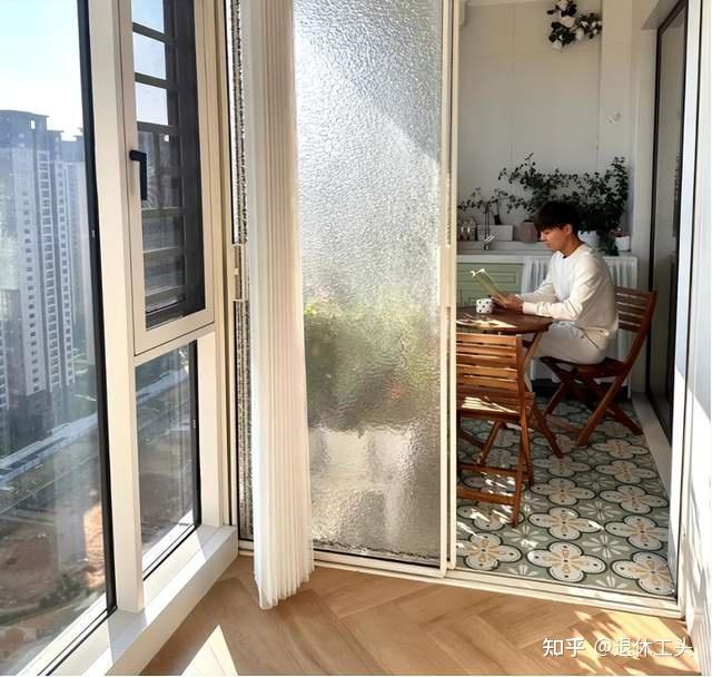 Cải tạo ban công 8m2 quá vi diệu, cái kết khiến hàng xóm cũng muốn 