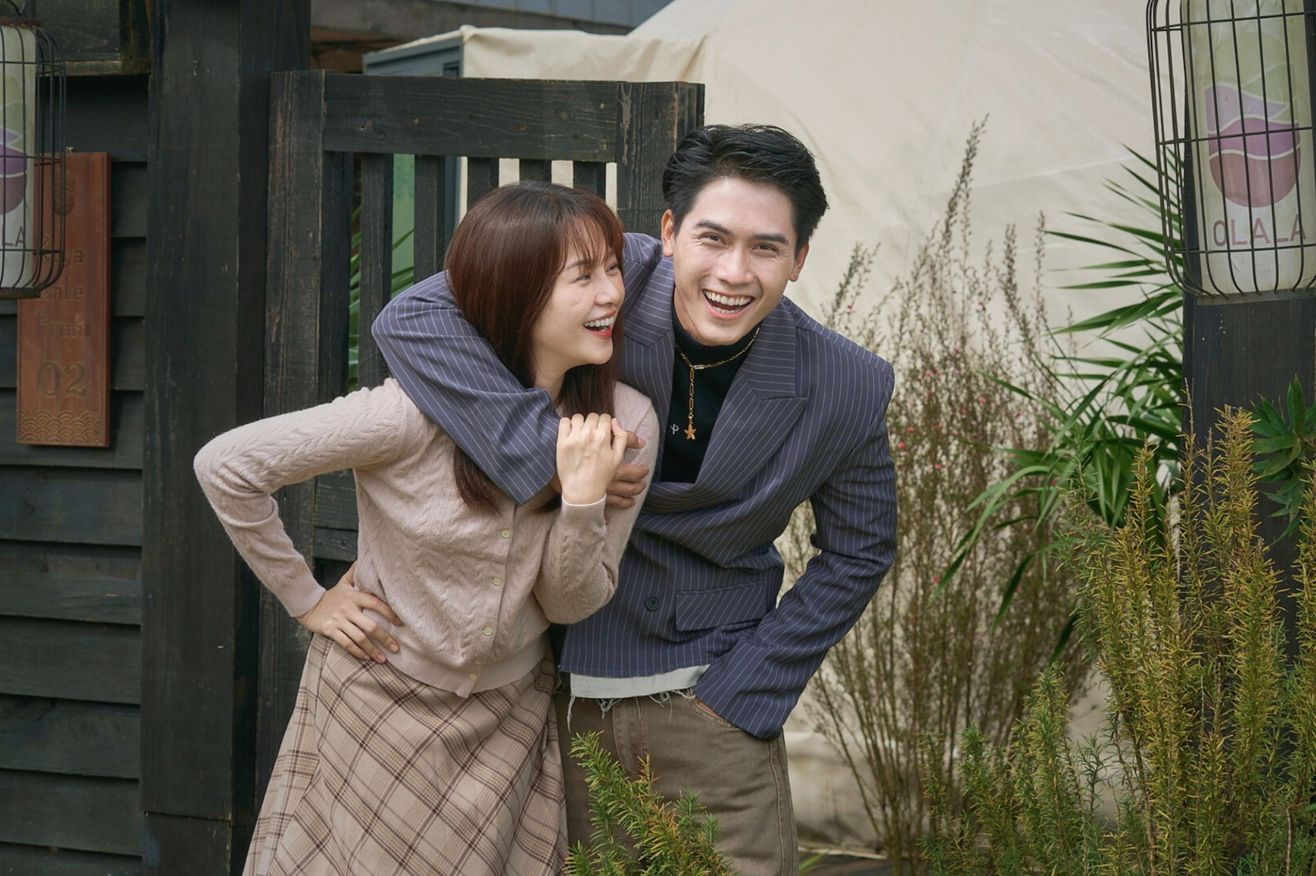 Showbiz Việt có thêm 1 cặp đôi phim giả tình thật visual chấn động?