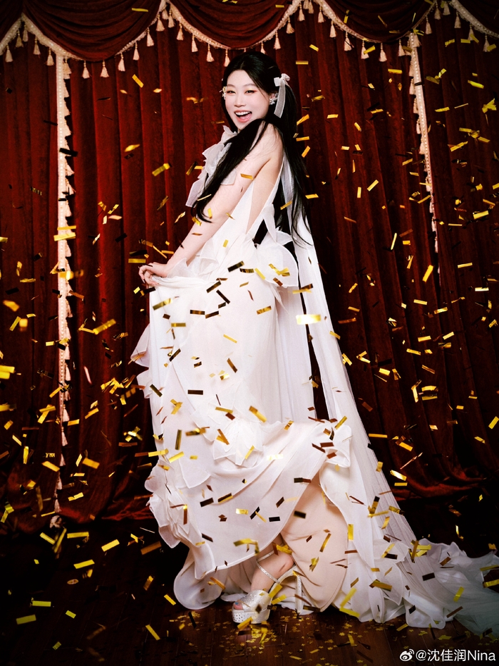 Con gái sinh năm 2006 của một diễn viên hài bị chê bai vì kém xinh, 12 năm sau 