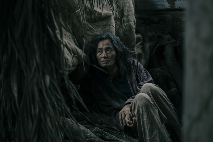 Nữ NSƯT đóng 10 vai như 1 vẫn đắt show khủng khiếp, càng xấu khán giả càng u mê