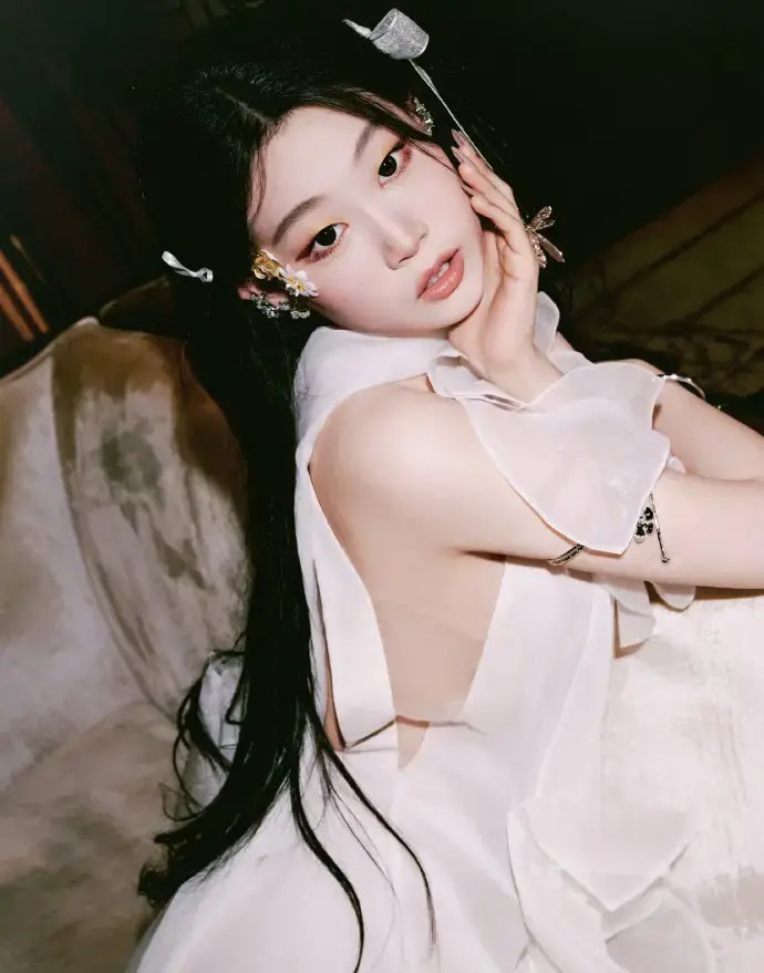 Con gái sinh năm 2006 của một diễn viên hài bị chê bai vì kém xinh, 12 năm sau 