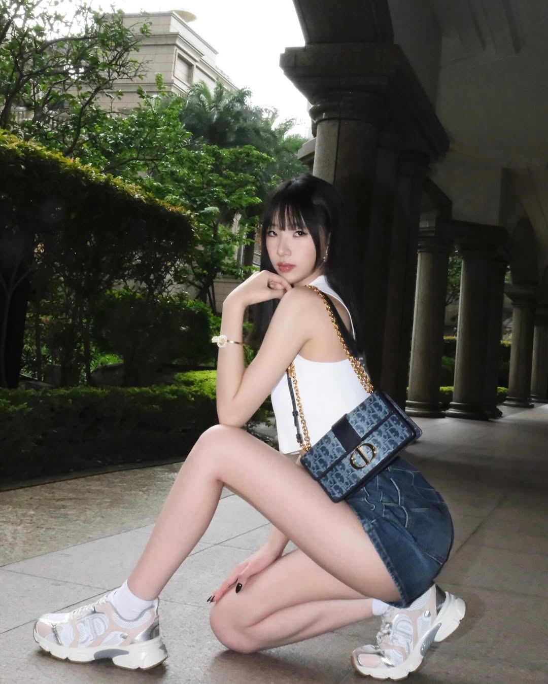 Con gái của MC hàng đầu showbiz lúc nhỏ bị chê kém sắc, giờ lột xác ngoạn mục khiến dân mạng