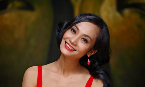 Nữ NSƯT đóng 10 vai như 1 vẫn đắt show khủng khiếp, càng xấu khán giả càng u mê