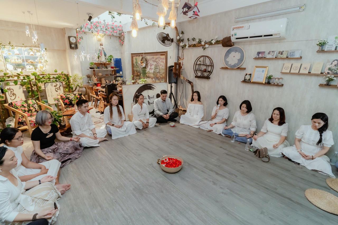 Cơ ngơi này cũng được sử dụng làm nơi tổ chức các sinh hoạt nội bộ của gia đình cũng như cộng đồng yêu nghệ thuật