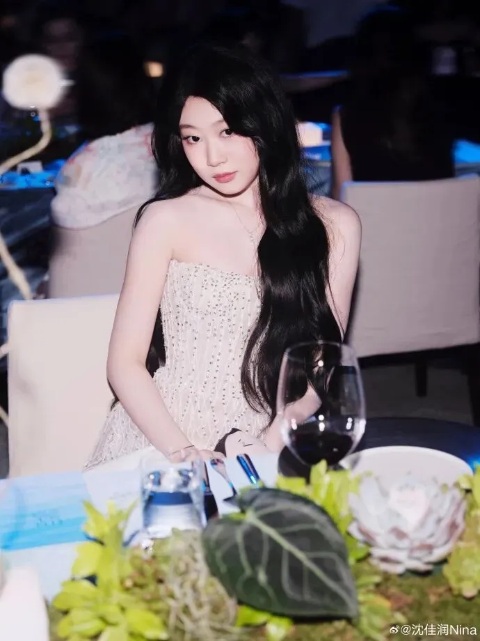 Con gái sinh năm 2006 của một diễn viên hài bị chê bai vì kém xinh, 12 năm sau 