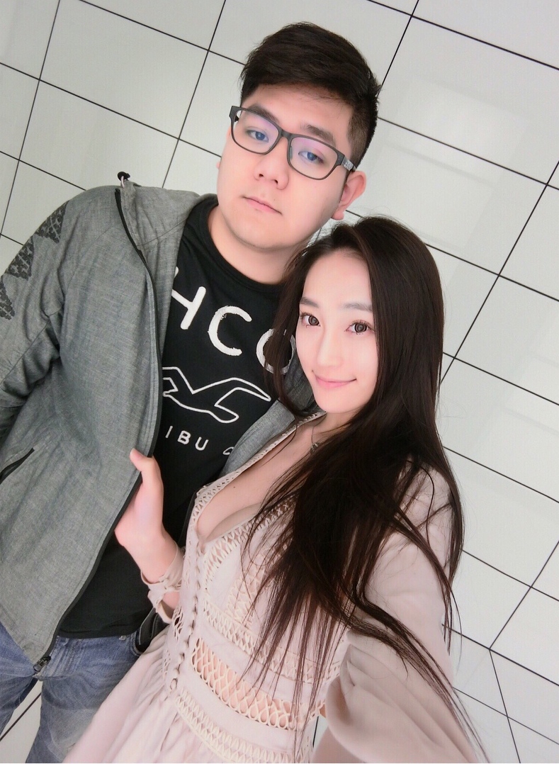 Chồng Vương Vĩ Thiến suy sụp, đau lòng trước cái chết của đột ngột của vợ trước thềm kỷ niệm 11 năm ngày cưới. Ảnh: Instagram.