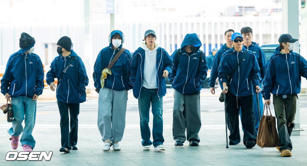 Có là thành viên đẹp nhất BTS thì cũng có khoảnh khắc mặc quần đùi với áo vest trên sóng livestream