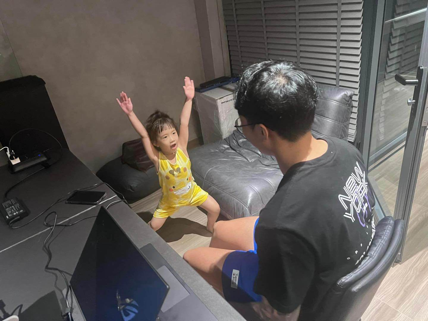 Không gian được thiết kế với tông đen chủ đạo